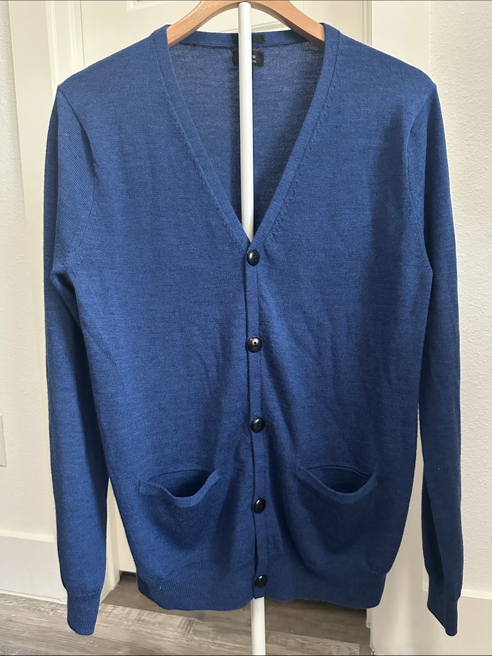 J.Crew Men's Slim Fit Merino Wool V-Neck Cardigan Blue M